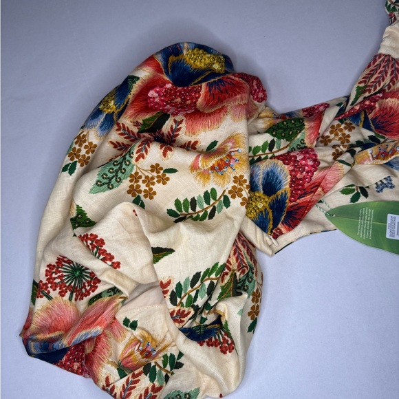 FARM Rio Cream and Red Floral Blouse. - Picture 7 of 15